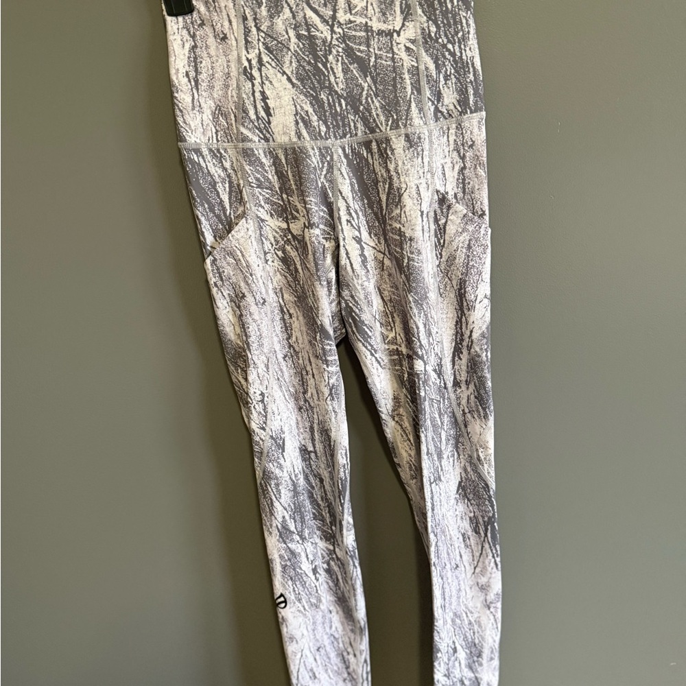 P'tula Black and Gray Patterned Leggings